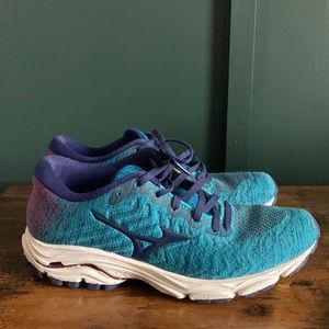 Mizuno wave runner